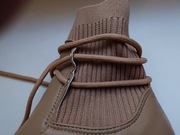 Obuwie damskie platforma na wysokim obcasie.