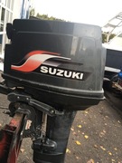 Silnik zaburtowy Suzuki 25KM , 3 cylindrowy , uszkodzona spodzina
