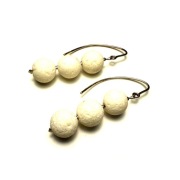 Fiolekart - Kolczyki, biżuteria artystyczna / koral biały