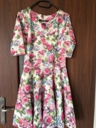 Sukienka w kwiaty