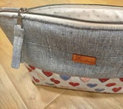 Kosmetyczka, grubszy len w kolorze jeans i tkanina w serca