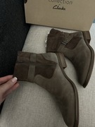 Skórzane botki Clarks