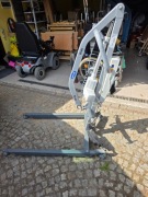 Podnośnik pacjenta Invacare Birdie + elektrycznie rozsuwane nogi + chusta