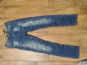 Dżinsy z przetarciami 