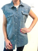 Kamizelka Jeansowa Oversize Wrangler Sleeveleess Utility Shirt W5T8LL39B S