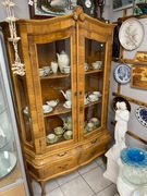 Witryna jasna drewniana przeszklona fornir