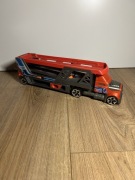 Auto ciężarówka transporter z wyrzutnią Hotwheels