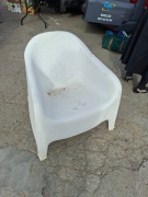 fotel ogrodowy IKEA na taras  Model SKARPÖ. 