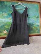 zwiewna letnia sukienka grafit szara kobieca tunika rozszerzana dekolt