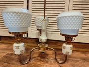 Żyrandol retro z okresu PRL trzy klosze porcelana