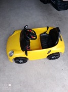 Samochód na akumulator dla dzieci 