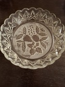 Szklana zdobiona patera na owoce