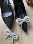 klipsy do butów ozdobione koralikami