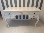 Przedmiotem aukcji jest STYLOWE BIURKO LUDWIKOWSKIE białe 