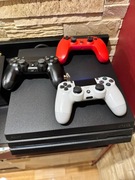 Sony Playstation 4 Pro + 3 Pady