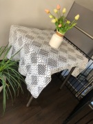 obrus wykonany na szydełku o wymiarach 110/170 .stan bardzo dobry