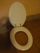 Deska sedesowa twarda nowa z małymi mankamentami