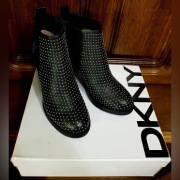 DKNY Donna Karan Botki Skórzane z ćwiekami  37 