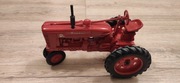 Traktor metal zabawka Farmall USA dlugosc 22 cm kolekcja
