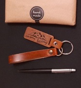 Brelok do kluczy drewno z grawerem+skórzany podziękowanie dzień nauczyciela