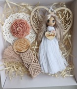 Box na prezent- anioł, świeca, zakładka do książki makrama