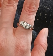 Pierścionek damski dla nastolatki 