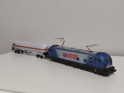 Lokomotywa newag Dragon 2 E6ACTa-011 Lotos  PKP Cargo, wagon cysterna