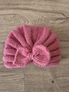 Gruba dziergana czapka zimowa turban kokardka malinowa 62