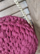 Okrągła torebka, pleciona na szydełku