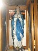Figurka Matki Boskiej z Lourdes.