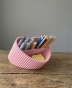 Różowy Organizer SERCE na biurko kredki długopisy 3D 14x13x12cm