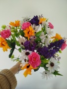 Nowy duży bukiet kolorowych sztucznych kwiatów 