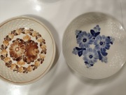 Talerze ręcznie malowane z zakładów fajansu w Kole 