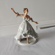 Figurka porcelanowa „Tancerka w ukłonie” Wallendorf nr 1497/0