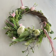 Wianek wiosenny wielkanocny świąteczny sztuczny na drzwi 38 cm