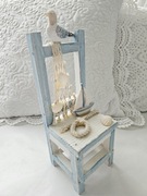 Figurka ceramiczna figurka dekoracyjna ozdoba krzesło vintage