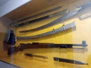 Gablota patriotyczna IIRP szabla bagnet czapka kar