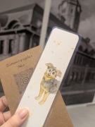 Z zakładka do książki z pieskiem psem malowana akwarelami czarny biszkopt