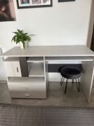 Młodzieżowe biurko i komoda