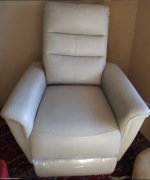 Fotel skorzany elektryczny kremowy jak nowy rozkladany na pilota