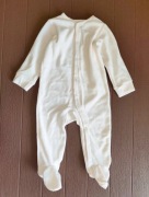 72. Biały kremowy pajacyk welurowy rozmiar 74