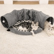 Tunel do zabawy z pomponami i legowiskiem dla kota, szary welur, kratka