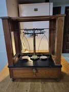 Antyczna waga laboratoryjna Voland & Sons (USA), ok. 1900 r.