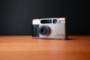 Kolekcjonerski aparat Contax T2