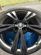 Komplet kół zimowych BMW - czarne felgi 17” + opony Bridgestone