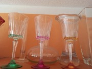 Trzy duże ozdobne kielichy