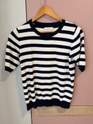 Dzianinowa bluzka z krótkim rękawem w biało-granatowe paski, Reserved - L