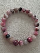 Bransoletka z koralików szklanych 8 mm – różowo-biała marmurkowa