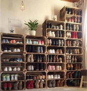 Drewniana skrzynka opalana i lakierowana – regał, półka, dekoracja