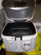 Frytkownica Russel Hobbs 17892, 1800W, biała